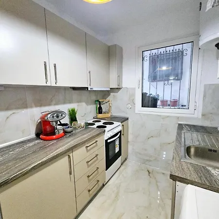 Acvi Lux - Center By Seafront Apartment
