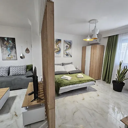 Acvi Lux - Center By Seafront Apartment *