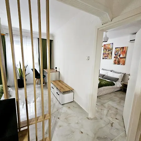 Acvi Lux - Center By Seafront Apartment *